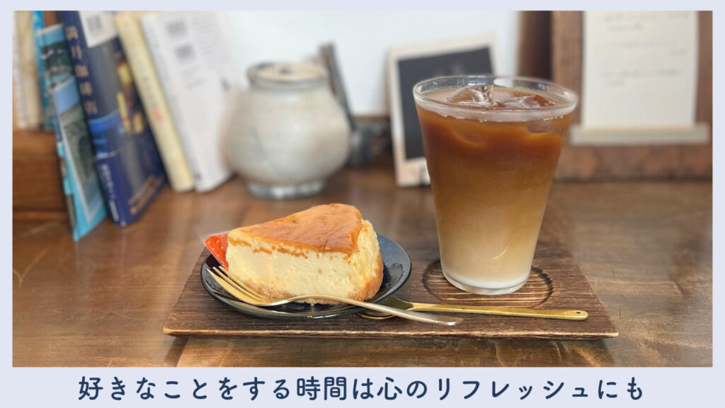 落ち着いた雰囲気のカフェの画像