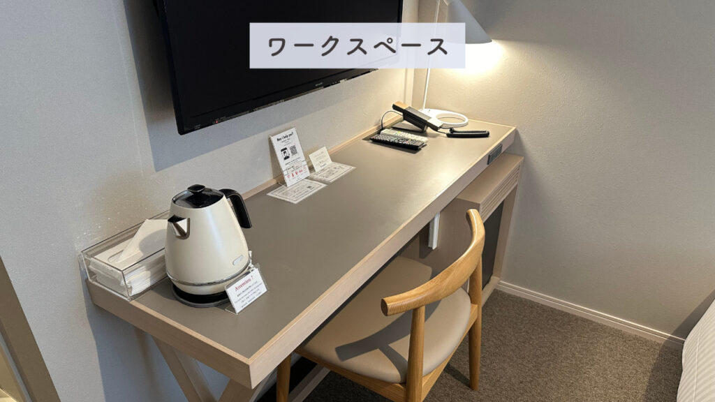 部屋にあった実際のデスクの画像